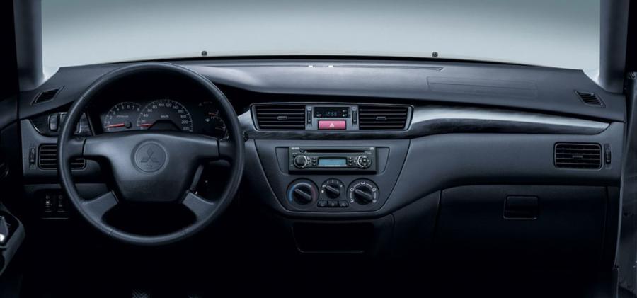  Mitsubishi Lancer 2000 года  (фото 31 из 31)